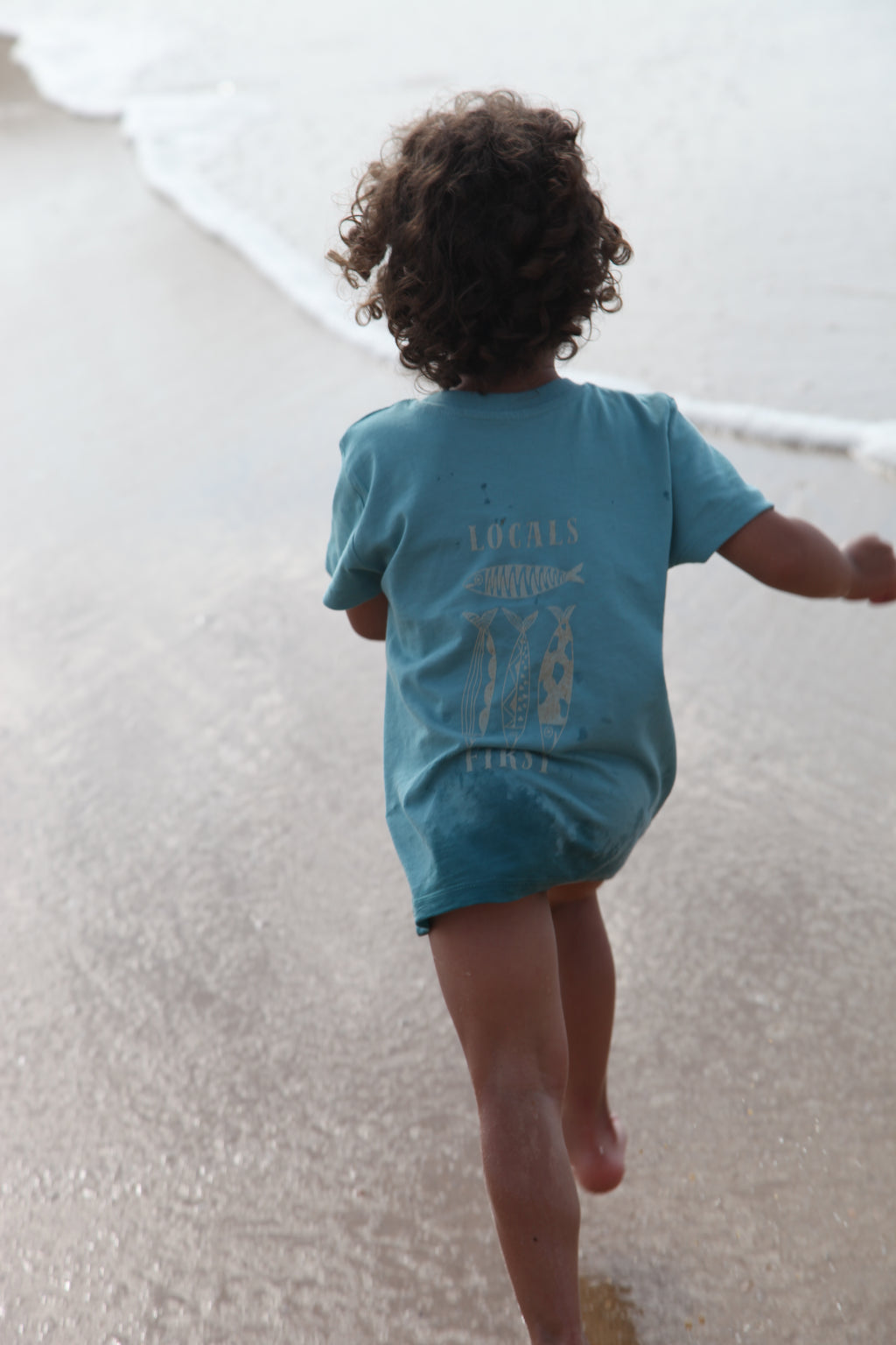 T-shirt Kids "Locals first"